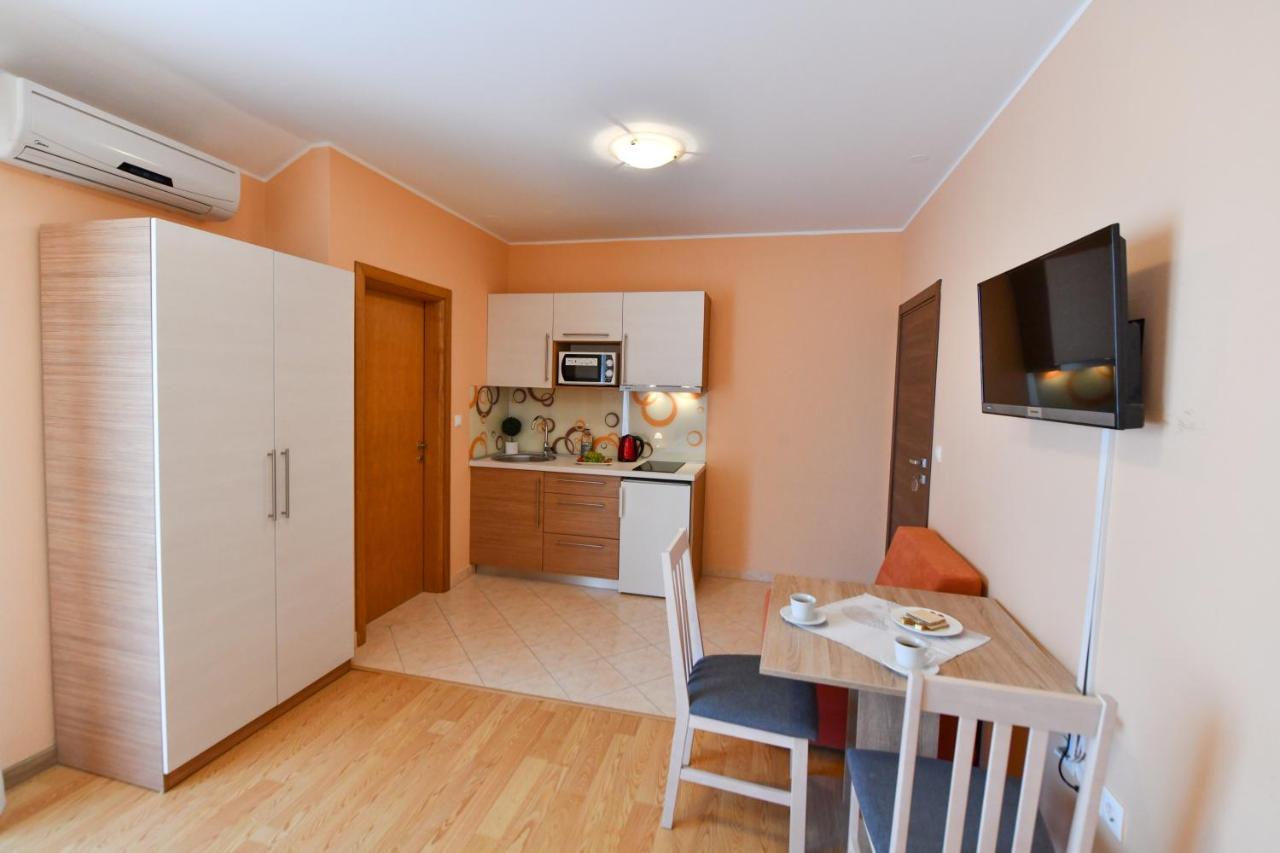 Apartments Villa Miranda Vodice Buitenkant foto