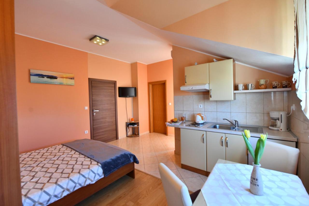 Apartments Villa Miranda Vodice Buitenkant foto