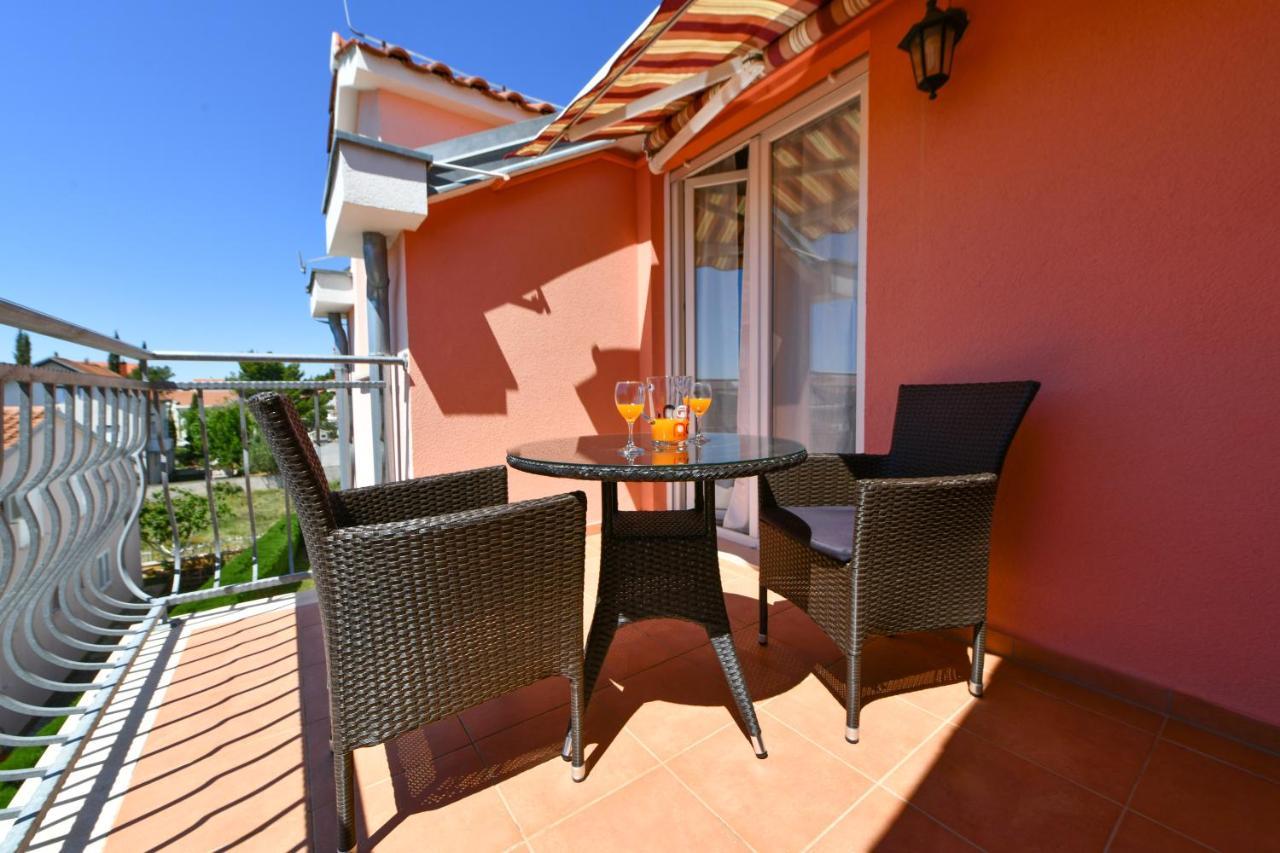 Apartments Villa Miranda Vodice Buitenkant foto