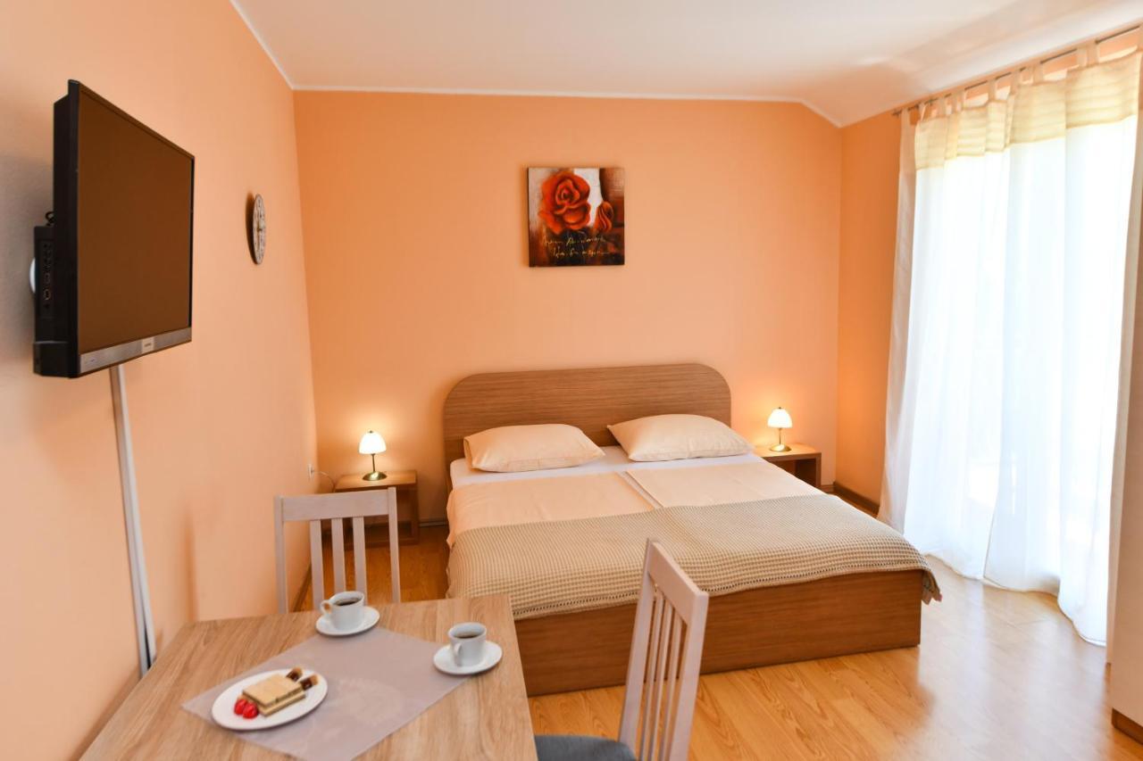 Apartments Villa Miranda Vodice Buitenkant foto