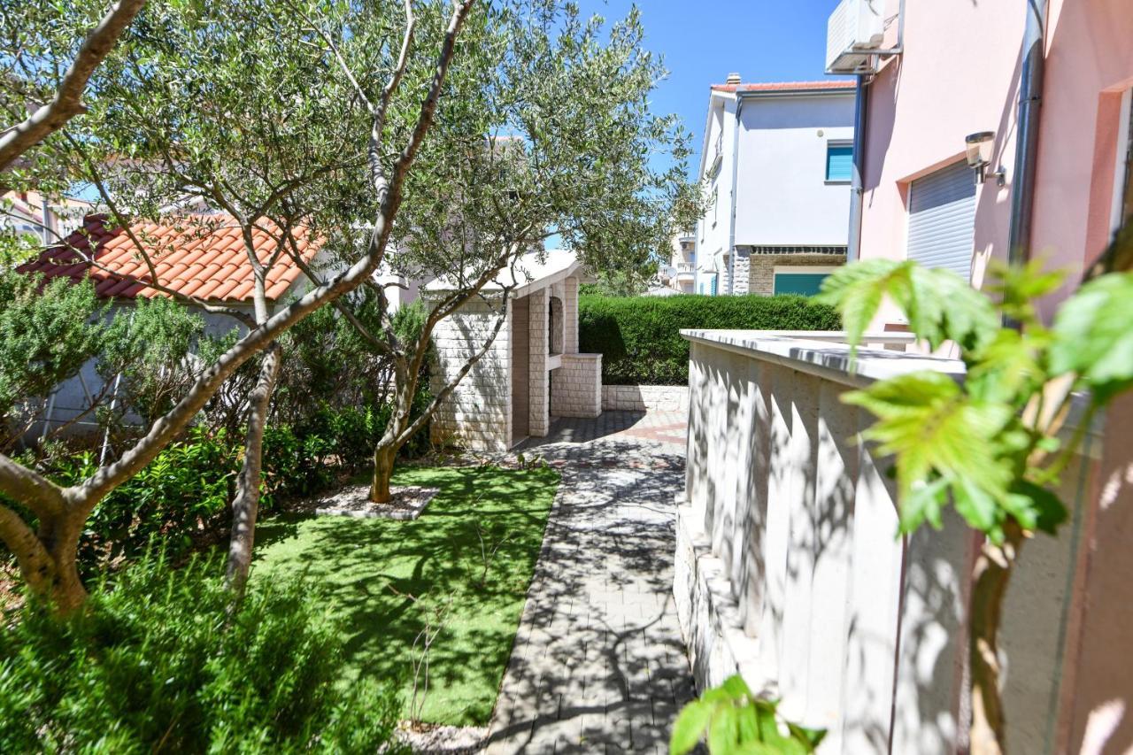 Apartments Villa Miranda Vodice Buitenkant foto